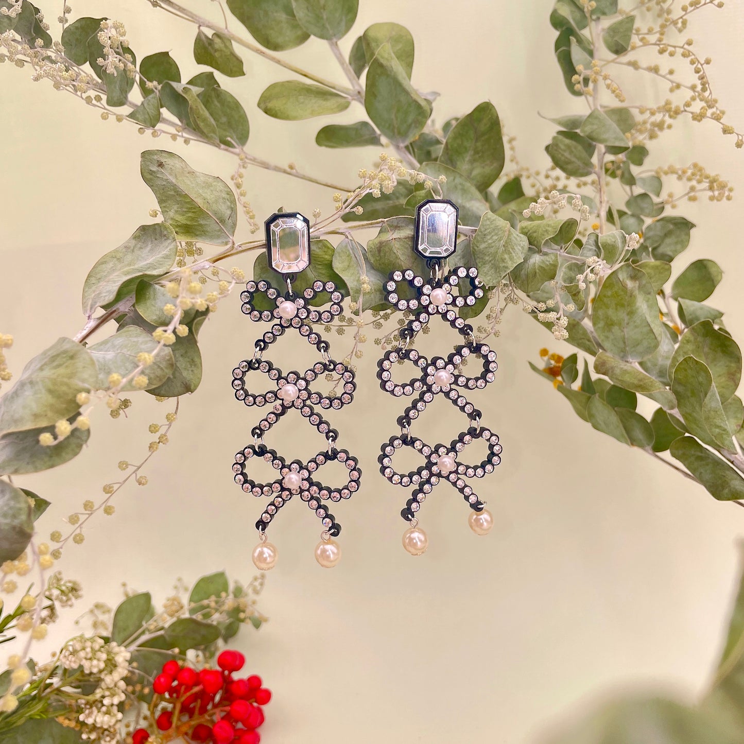 Ribbon Dangle Earrings (Black)