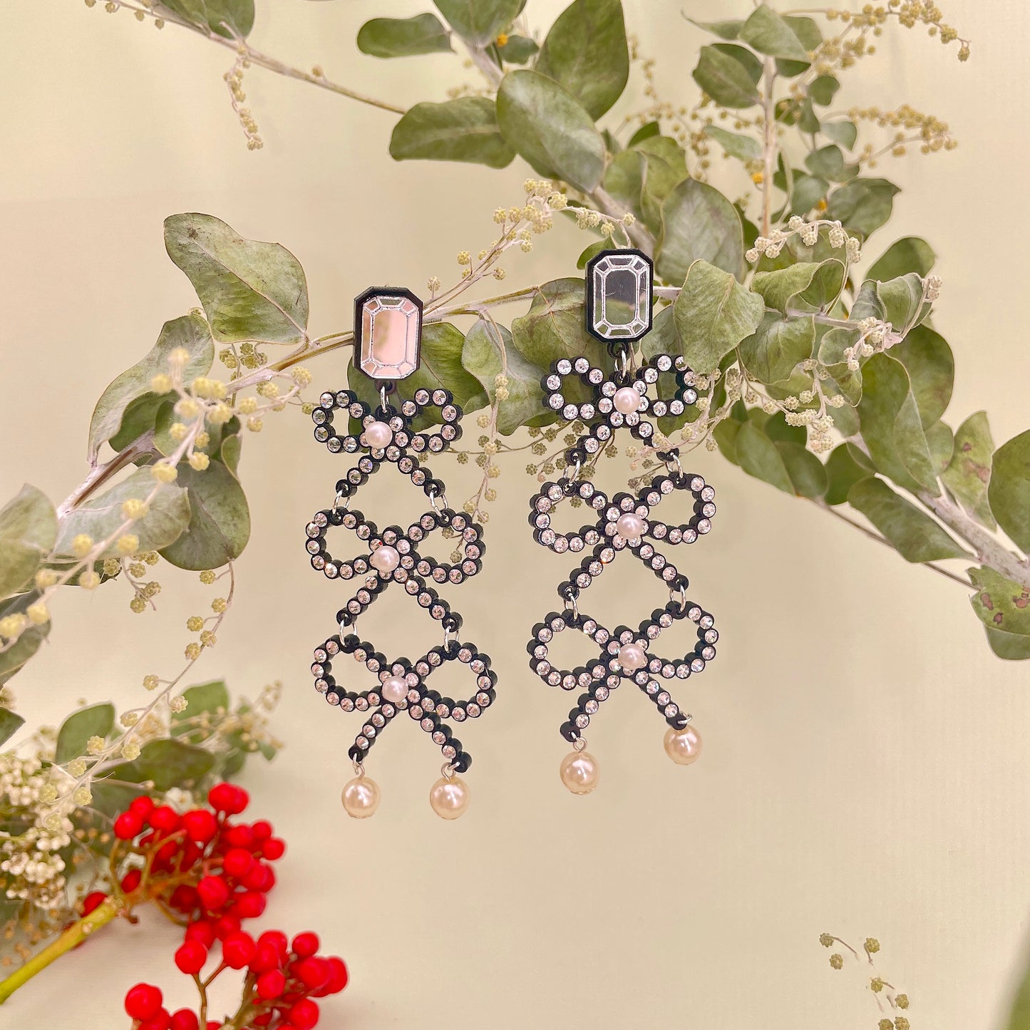 Ribbon Dangle Earrings (Black)
