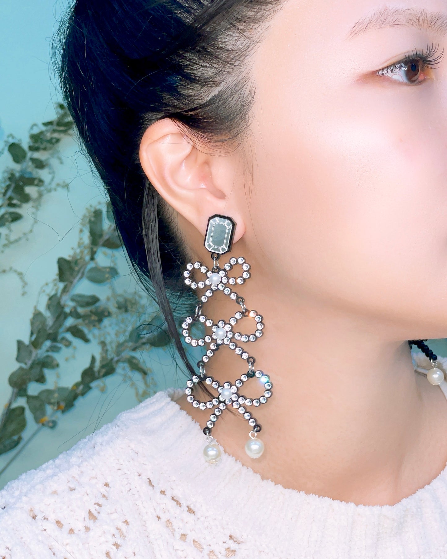 Ribbon Dangle Earrings (Black)