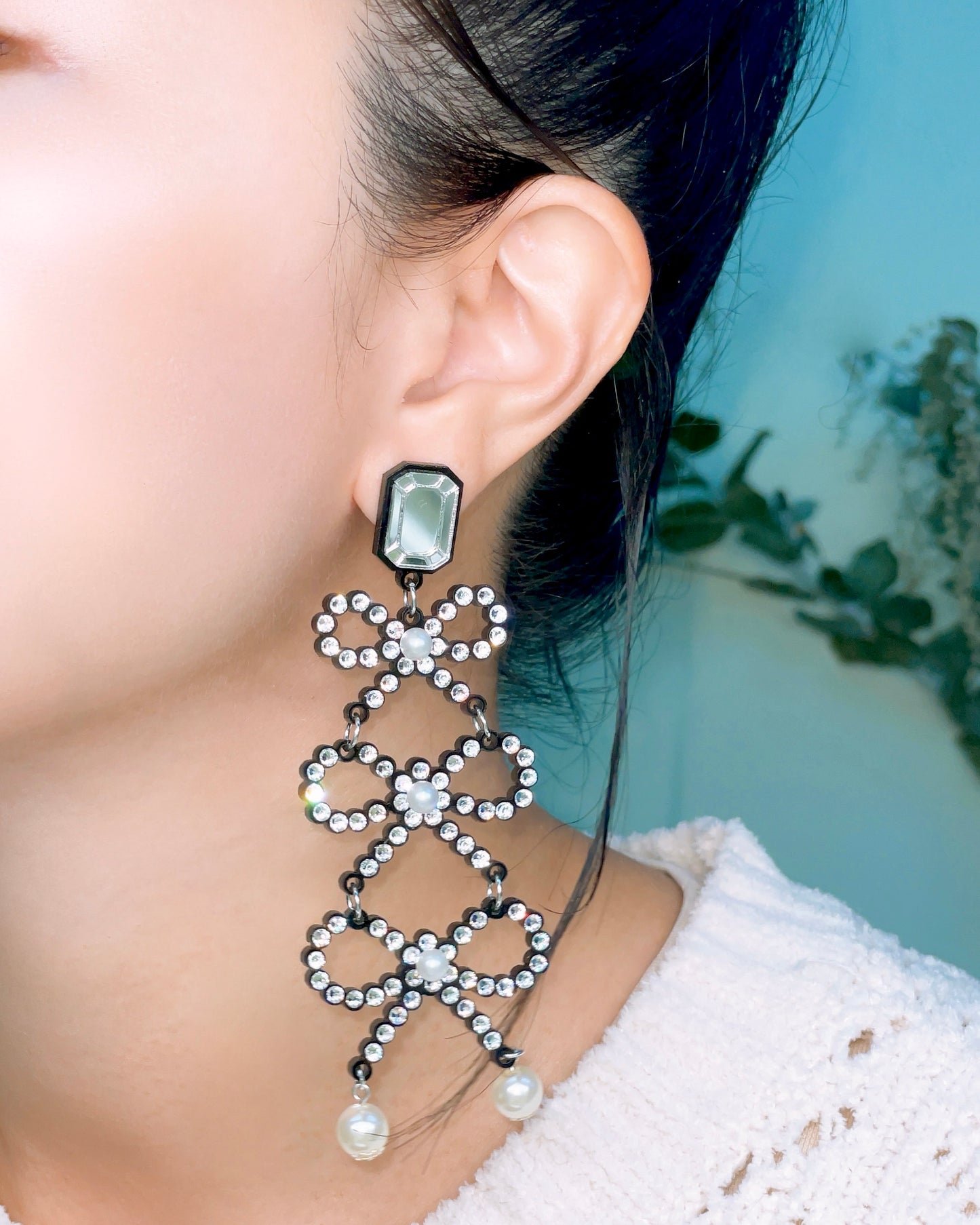 Ribbon Dangle Earrings (Black)