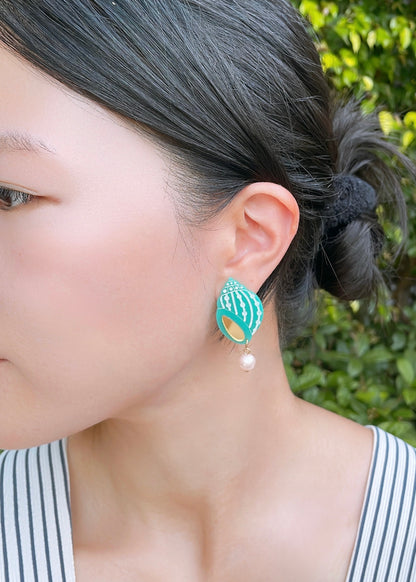 Nutmeg Shell Studs