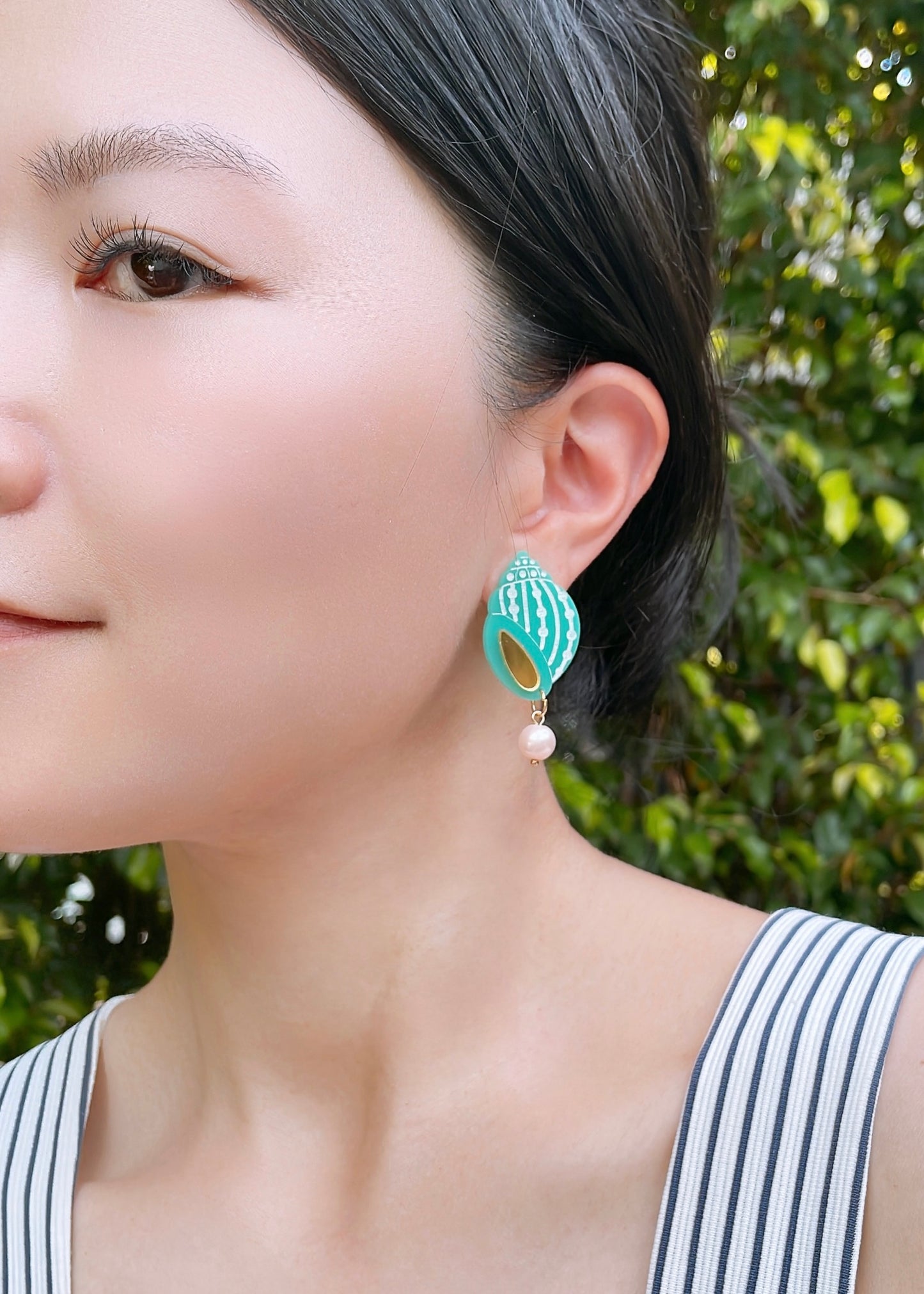 Nutmeg Shell Studs