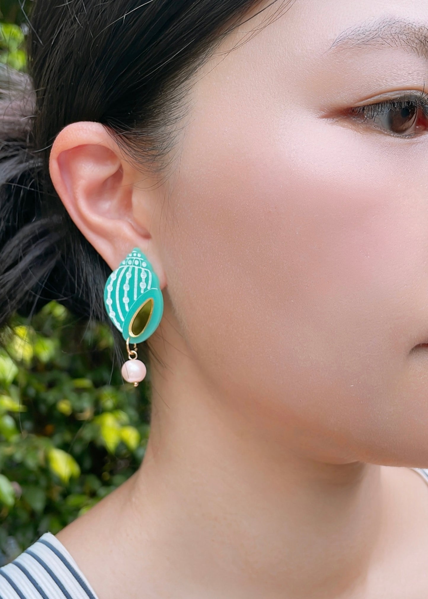 Nutmeg Shell Studs