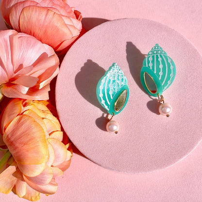 Nutmeg Shell Studs