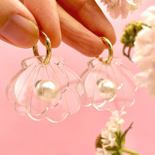 Load image into Gallery viewer, Shell Hoop Earrings