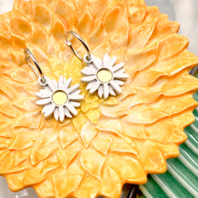 Load image into Gallery viewer, Single Daisy Hoop