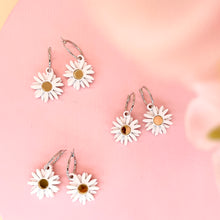 Load image into Gallery viewer, Single Daisy Hoop